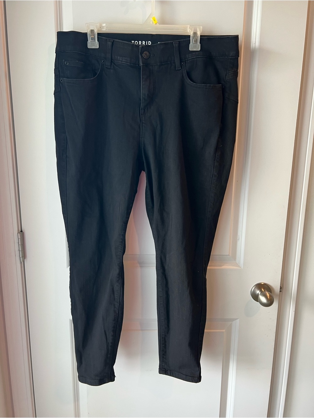 Torrid Black Bombshell Skinny Jeans Stretch Fit. Size 20